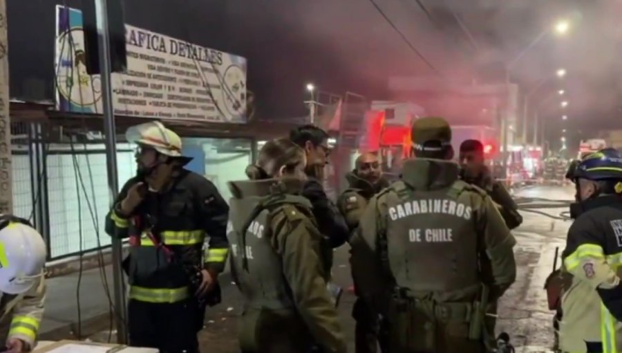 Dos adultos mayores perdieron la vida en incendio estructural que destruyó siete casas en Iquique