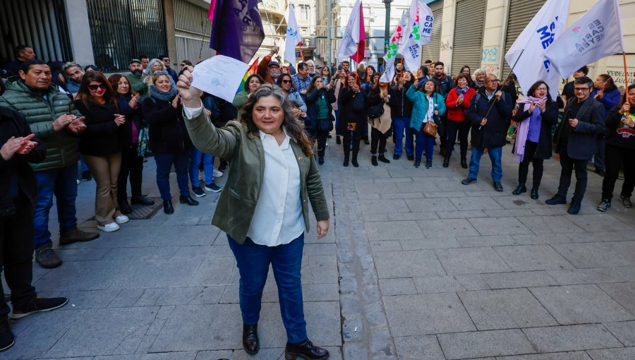 Candidatura de la 'sharpista' Carla Meyer estaría fracturando al oficialismo en Valparaíso