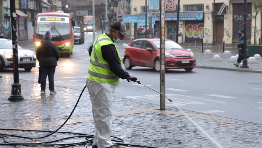 10 vacuolavadoras reforzarán las labores de aseo en plazas y el plan de Valparaíso