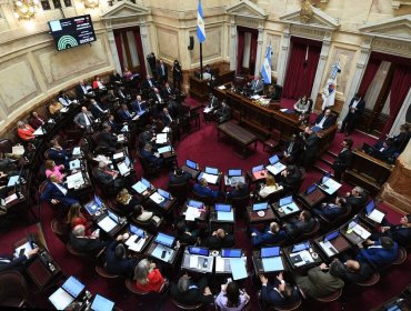 Senadores de Argentina dan marcha atrás y renuncian a polémico aumento salarial