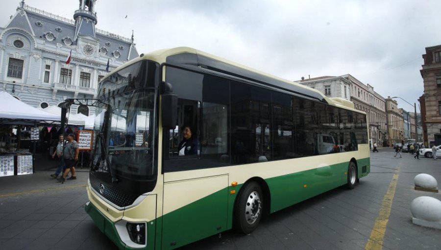 Senadora Allende por nuevos buses para Valparaíso: "Esperamos que mejoren la calidad de vida de las y los porteños"