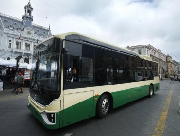 Senadora Allende por nuevos buses para Valparaíso: "Esperamos que mejoren la calidad de vida de las y los porteños"