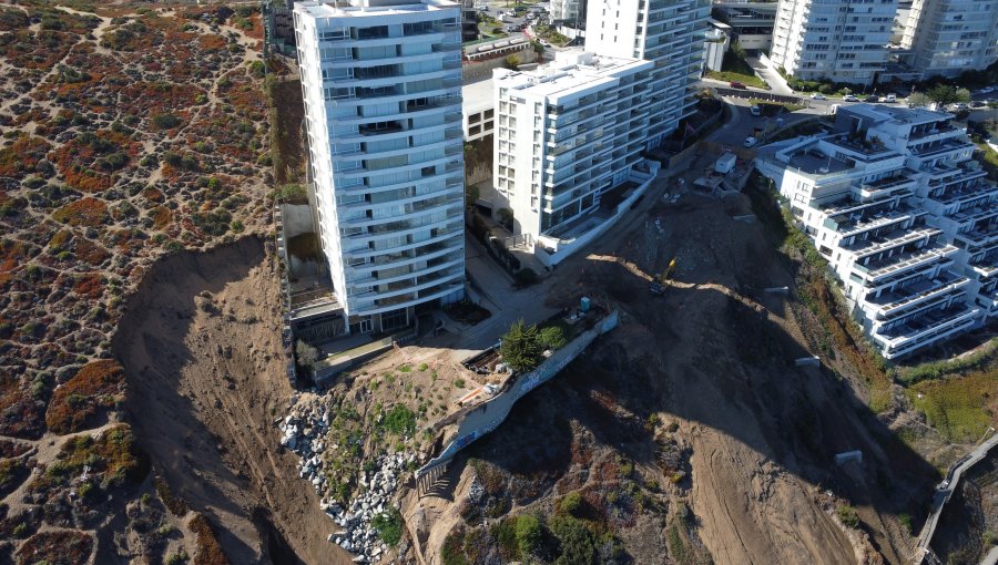 Contraloría apunta a Dirección de Obras Hidráulicas de Valparaíso por socavón que afectó a edificio Kandinsky en Reñaca