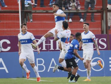 Católica dejo atrás sus dudas futbolísticas y derrotó por un categórico 4-0 a Huachipato