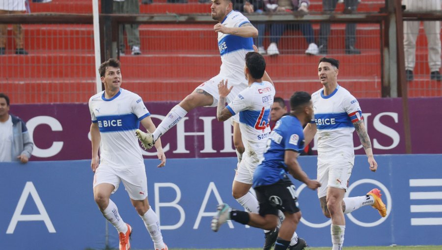 Católica dejo atrás sus dudas futbolísticas y derrotó por un categórico 4-0 a Huachipato