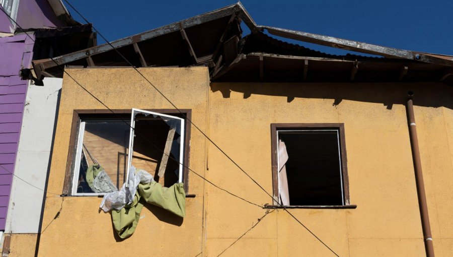 Ofician al Minvu, al Gore y al alcalde Sharp por fatal colapso de casa en el cerro Barón de Valparaíso: Diputado Celis exige respuestas