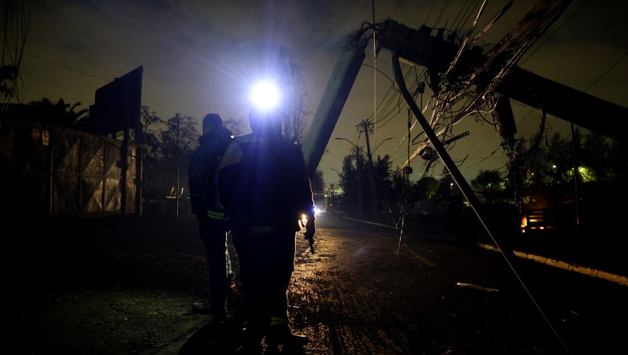 Estiman en al menos 2,5 millones los clientes afectados por interrupciones de suministro eléctrico tras sistema frontal