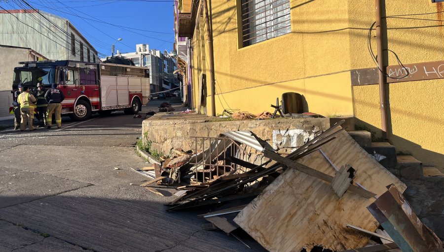 Tragedia en Valparaíso: Colapso estructural deja una persona fallecida y dos viviendas con daños mayores en el cerro Barón