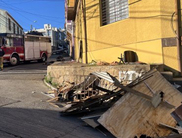 Tragedia en Valparaíso: Colapso estructural deja una persona fallecida y dos viviendas con daños mayores en el cerro Barón