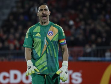 Formador de Claudio Bravo tras retiro del arquero: "Nos deja el mejor del fútbol chileno"