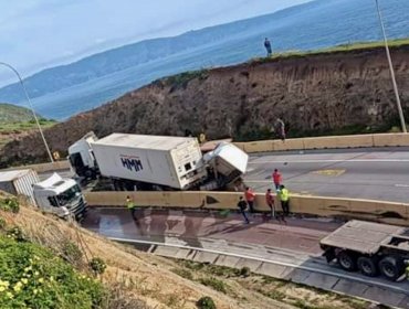 Falla en el sistema de frenos habría provocado colisión múltiple en el camino La Pólvora de Valparaíso: conductor saltó de la cabina