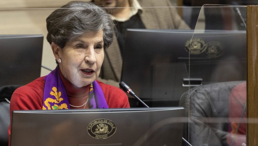 Senadora Allende plantea que rechazo a candidaturas por pensión de alimentos debiera extenderse al Parlamento y a la Presidencia