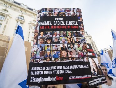 Familiares de rehenes israelíes rompen el cerco e ingresan a Gaza en protesta para pedir su liberación