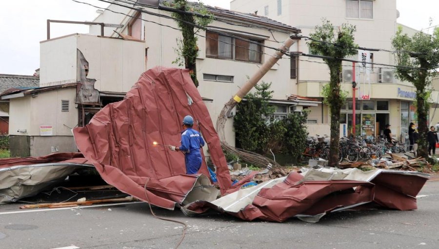 Al menos cuatro muertos y un centenar de heridos deja el tifón «Shanshan» en Japón