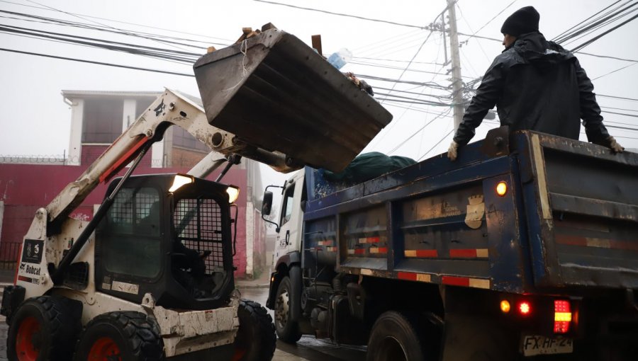 Refuerzan operativos de limpieza en el plan y en los cerros de Valparaíso