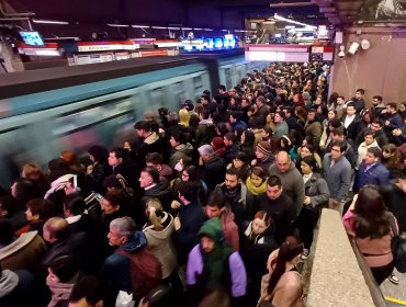 Metro de Santiago transportó 54,7 millones de personas en julio de 2024, alcanzando un alza de 10,3%