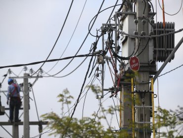 Generadoras eléctricas critican las "graves deficiencias" en proyecto de ley que triplica cobertura del subsidio