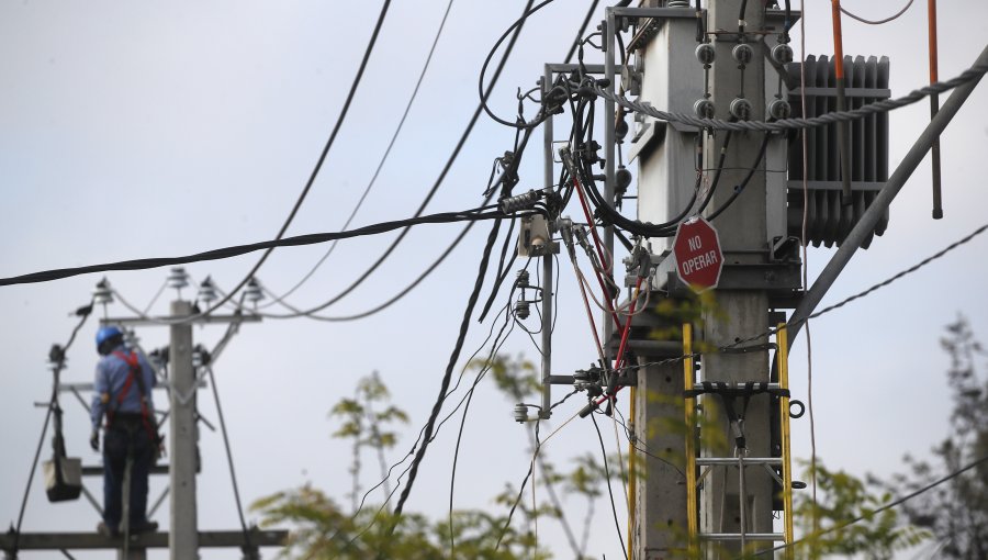 Generadoras eléctricas critican las "graves deficiencias" en proyecto de ley que triplica cobertura del subsidio