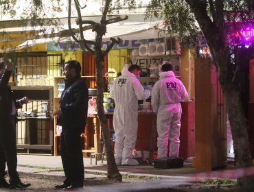 Hombre fue atacado a disparos por dos personas en presencia de su hijo menor de edad en Recoleta