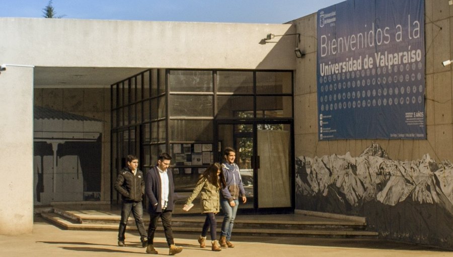 Pesar en la U. de Valparaíso por suicidio de joven estudiante de Medicina en San Felipe