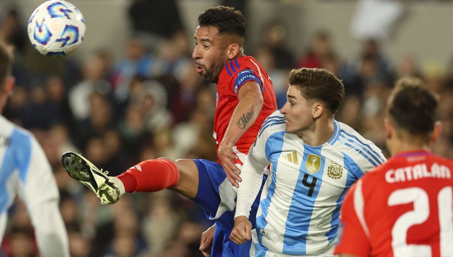 Mauricio Isla tras la derrota ante Argentina: "Tratamos de hacerlo lo mejor posible, pero no nos alcanzó"