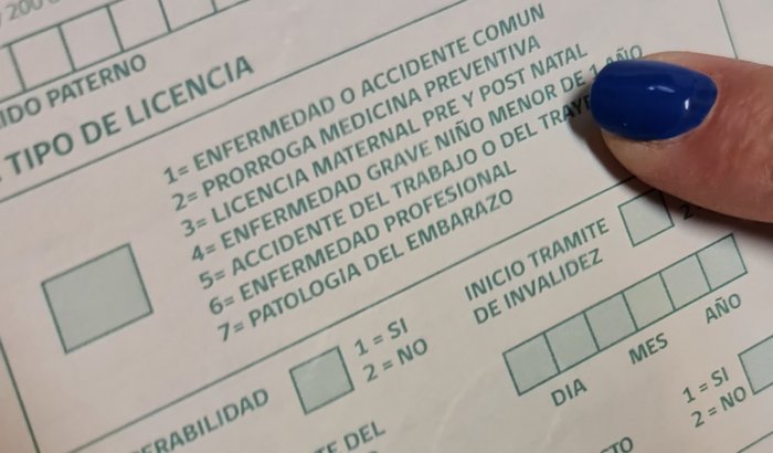 Cerca de un centenar de funcionarios de la salud pública compraron licencias falsas a médicos condenados