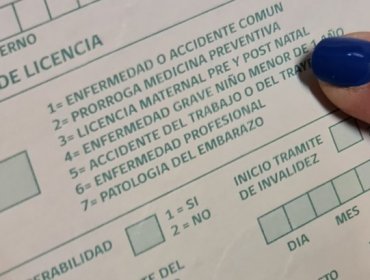 Cerca de un centenar de funcionarios de la salud pública compraron licencias falsas a médicos condenados