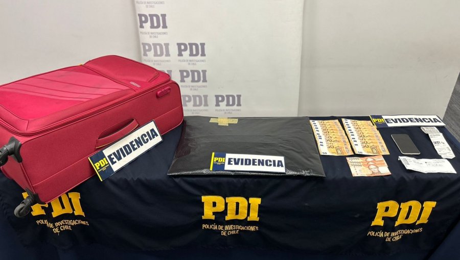 Chilena pretendía viajar a París con 3,5 kilos de cocaína oculta en doble fondo de su maleta: fue detenida en el Aeropuerto de Santiago