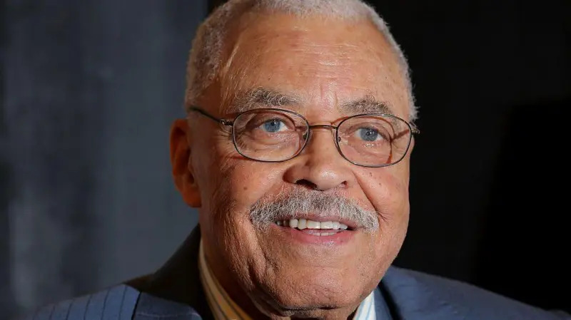 Fallece James Earl Jones, actor que le dio su icónica voz al personaje Darth Vader de «Star Wars»