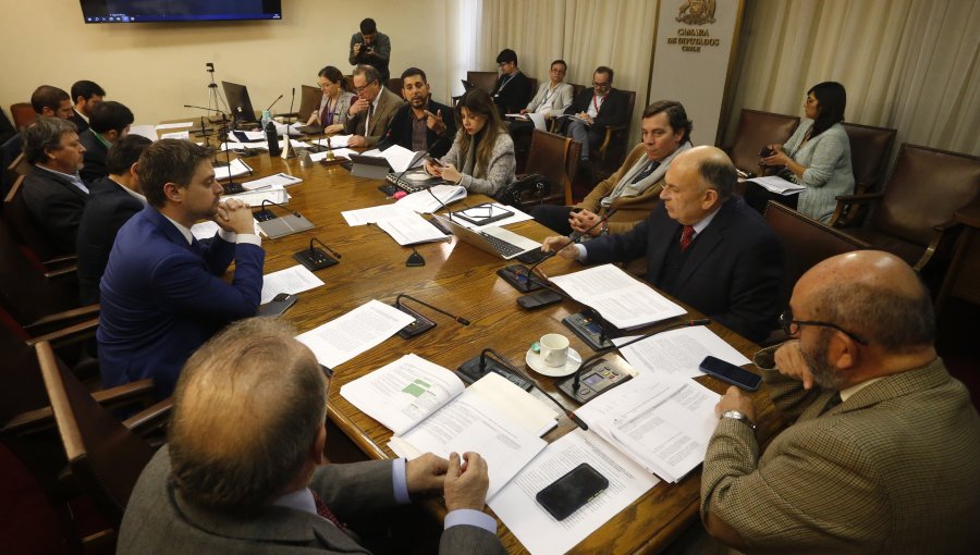 Comisión de la Cámara aprueba proyecto de redistribución de cuotas de pesca entre el sector pesquero artesanal e industrial