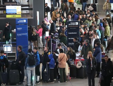 Proyectan 728 mil viajes por el "18" desde el Aeropuerto de Santiago: Recomiendan llegar 4 horas antes de su viaje