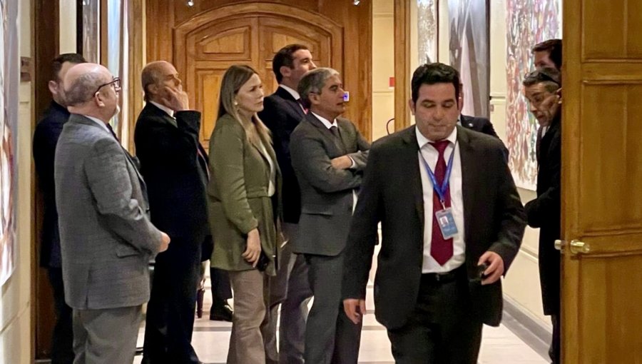 Diputados UDI y Republicanos se retiraron de la Sala e hicieron fracasar citación de Andrés Chadwick a la Cámara por «Caso Hermosilla»