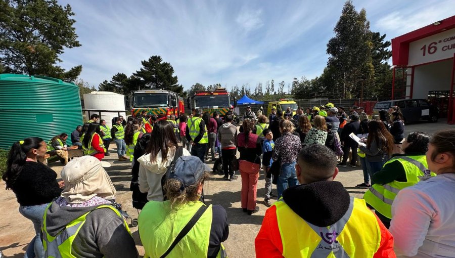 Exitoso simulacro de Tsunami movilizó a un centenar de personas en el sector Laguna Verde de Valparaíso