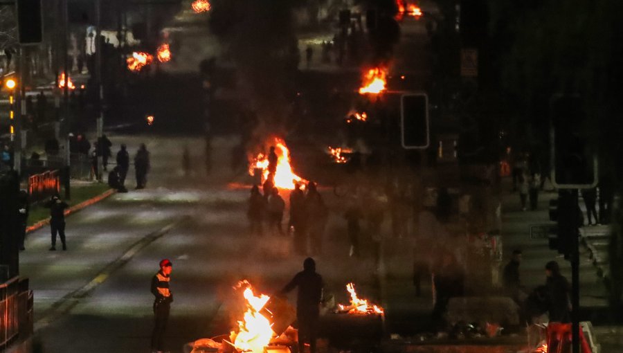 Manifestaciones de los 51 años del golpe militar: Autoridades confirman un muerto, un carabinero herido y 58 detenidos