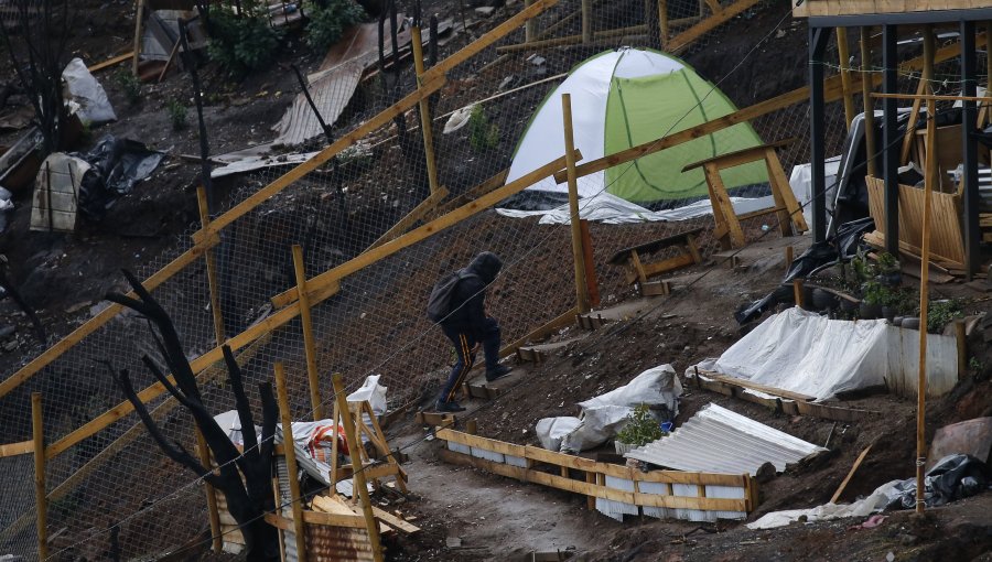 Falta de entrega de carpas de emergencia a damnificados del megaincendio en Viña del Mar escala hasta la Contraloría