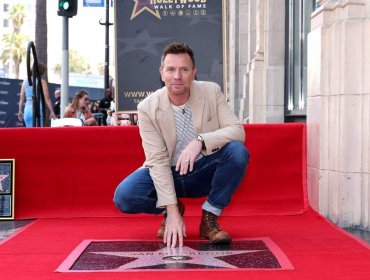 Ewan McGregor, actor principal de Trainspotting, develó su estrella en el Paseo de la Fama en Hollywood