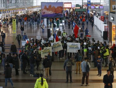 Finaliza paro en Aeropuerto de Santiago tras acuerdo alcanzado entre trabajadores y empresa concesionaria