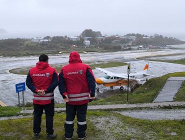 Operativo policial en Aeródromo de Melinka terminó con 5 pasajeros de “vuelo privado” detenidos por llevar drogas