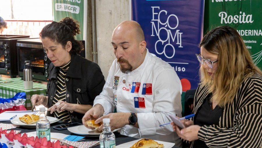 Microempresas familiares de Placilla y Playa Ancha se convirtieron en las ganadoras del concurso de mejores empanadas de Valparaíso