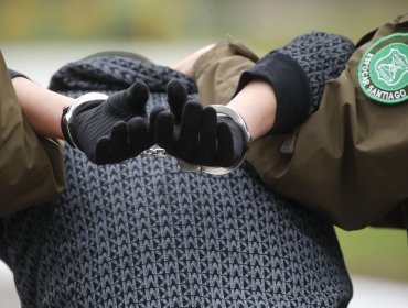 Tres adolescentes detenidos luego de chocar auto robado contra una casa en Maipú