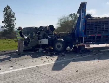 Niño de 12 años muere tras colisión entre dos camiones en la ruta 78 en Melipilla