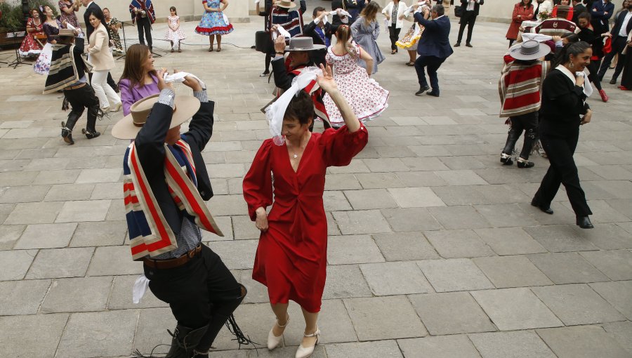 Así fue el tradicional esquinazo de Fiestas Patrias en el palacio de La Moneda