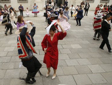 Así fue el tradicional esquinazo de Fiestas Patrias en el palacio de La Moneda