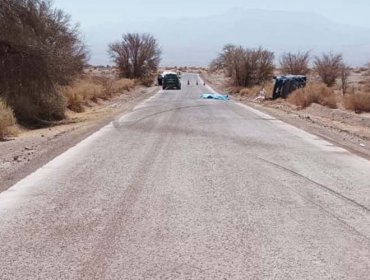 Un muerto y seis heridos dejó el volcamiento de una camioneta en San Pedro de Atacama