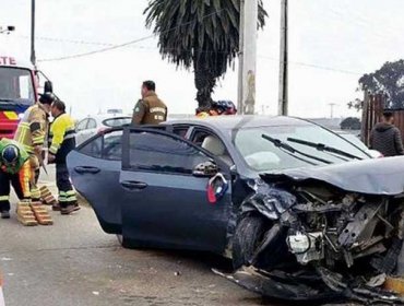 Una joven de 20 años chocó en estado de ebriedad contra dos automóviles y luego impactó barreras de contención en San Antonio