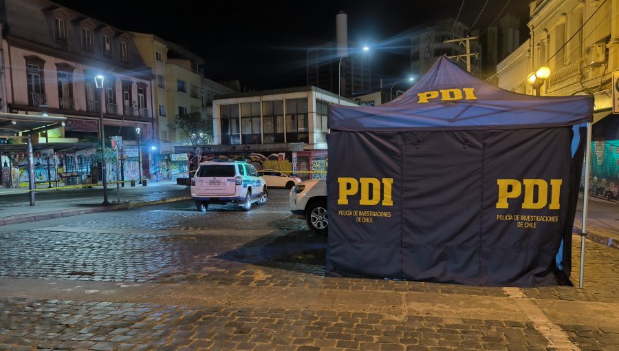 Doble homicidio en Subida Ecuador en Valparaíso: ambos cuerpos presentaban heridas balísticas