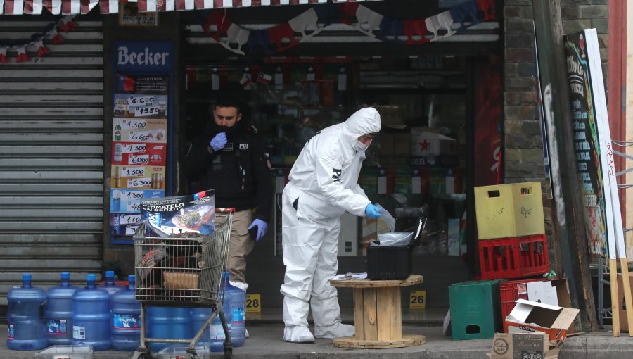 Hombre murió y tres personas fueron heridas tras balacera en una botillería en San Miguel