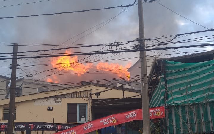 Incendio afecta a una vivienda en el sector Chorrillos Alto de Viña del Mar: existe peligro de propagación