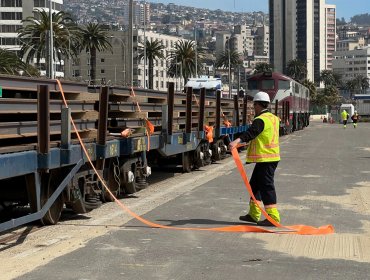 Más de 4 mil toneladas de rieles recibió EFE en el Puerto de Valparaiso para proyectos ferroviarios