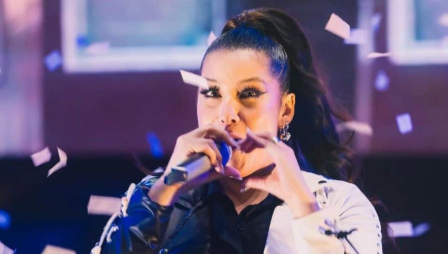 María José Quintanilla sufrió leve accidente durante su concierto en Fiestas Patrias